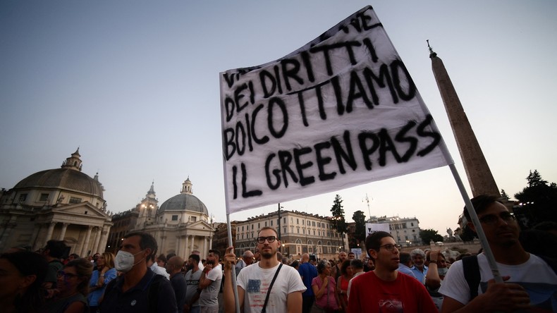Italie : entrée en vigueur d'un pass sanitaire étendu malgré les protestations