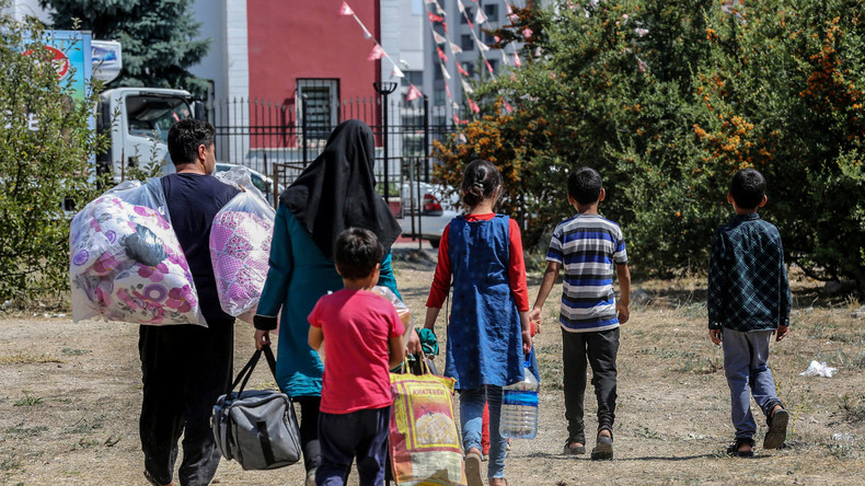 La France a suspendu dès juillet les expulsions de migrants vers l'Afghanistan