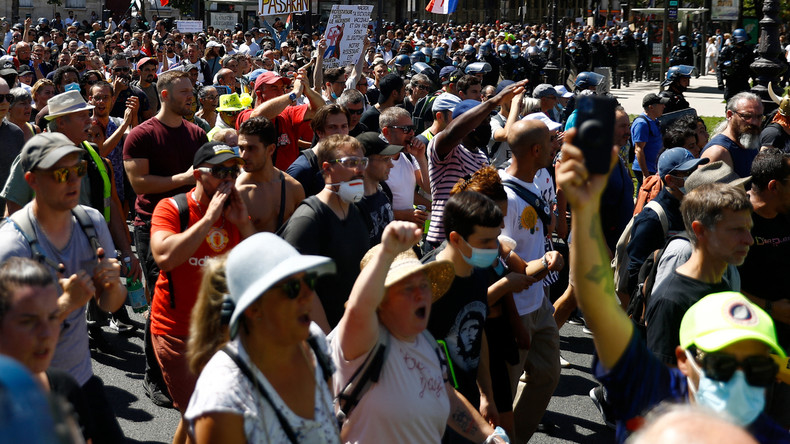 Manifestations anti-pass : enquête ouverte pour une pancarte antisémite brandie à Besançon