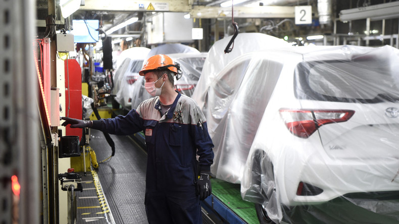 Le secteur automobile mondial freiné par la pénurie de semi-conducteurs
