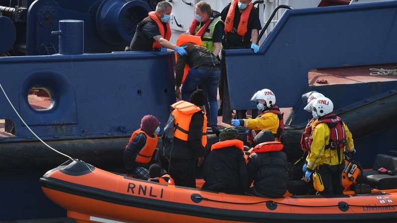 102 migrants qui tentaient de rejoindre le Royaume-Uni récupérés dans la Manche et ramenés en France