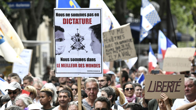 «Ça peut venir à un moment» : Gabriel Attal n'exclut pas la vaccination obligatoire contre le Covid