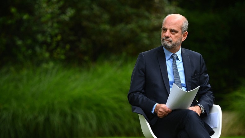 Blanquer estime que l'allocation de rentrée scolaire sert parfois à acheter des «écrans plats»