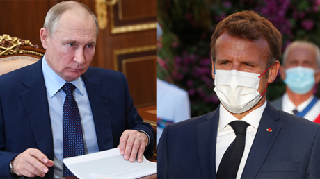 Le président Poutine le 11 août 2021 au Kremlin et Emmanuel Macron le 17 août 2021 (image d'illustration).