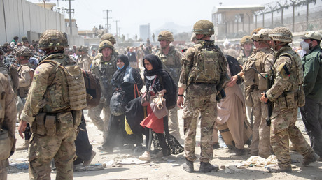 De nombreux Afghans tentent de fuir Kaboul en se rendant à l'aéroport de la ville (image d'illustration).