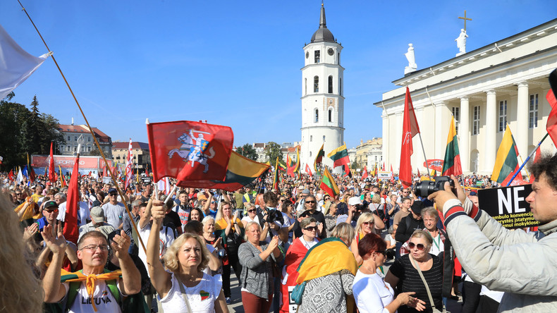 Lituanie : plusieurs milliers de manifestants réunis à Vilnius contre le pass sanitaire