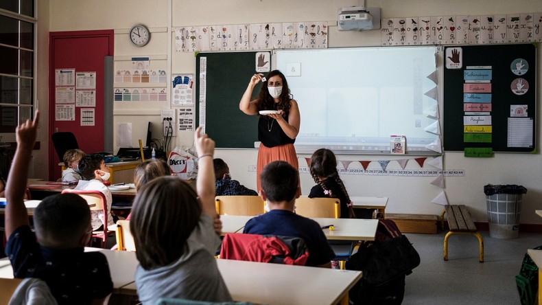 «Un peu plus de 3 000» classes d'école fermées à cause du Covid-19, annonce Blanquer