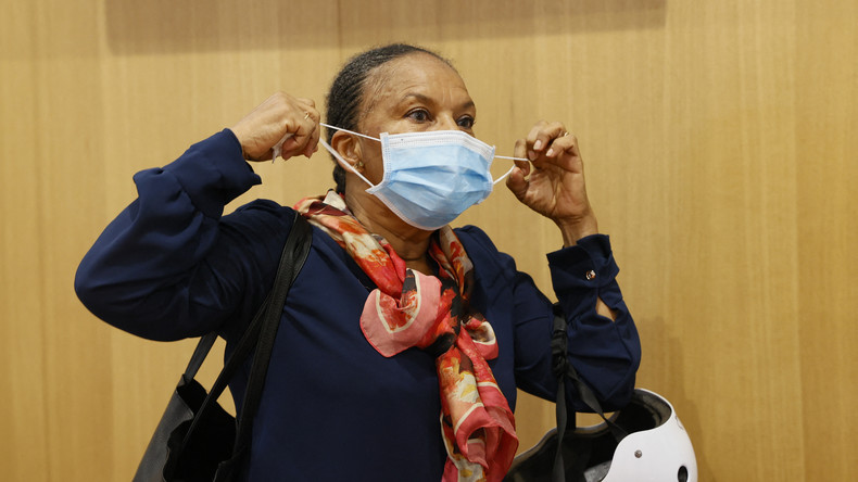 «Je n'ai pas vocation à appeler à la vaccination» : Taubira sur la situation sanitaire en Guyane