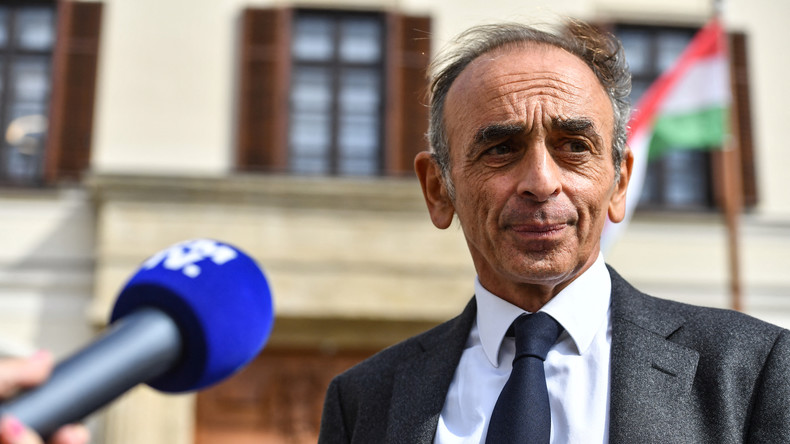 Reçu par Orban en Hongrie, Zemmour dénonce «la propagande totalitaire menée par le lobby LGBT»
