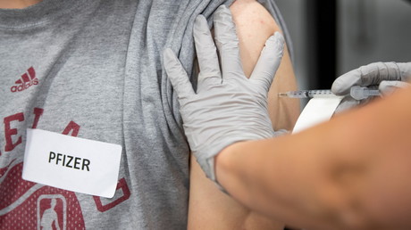 Un homme reçoit une injection du vaccin anti-Covid-19 de Pfizer/BioNTech à Columbus, dans l'Ohio, le 15 septembre 2021 (image d'illustration).