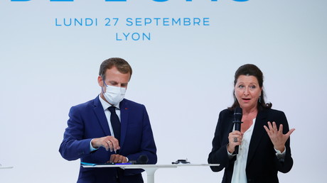 Emmanuel Macron et Agnès Buzyn à Lyon, le 27 septembre 2021 (illustration).