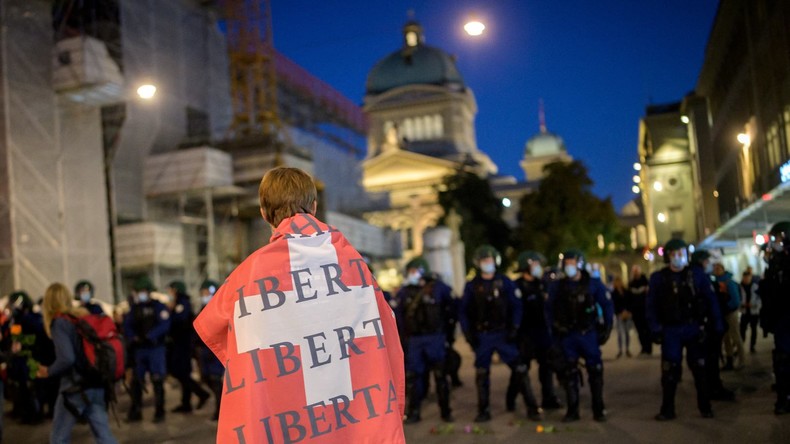 Suisse : nouvelle mobilisation à Berne contre le pass sanitaire (VIDEO)