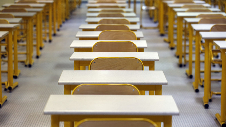 «Retour à la discipline» : l'agression d'une enseignante fait réagir le gouvernement et l'opposition