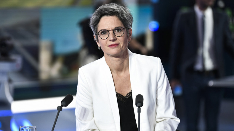 Sandrine Rousseau propose d'augmenter le prix de l'essence malgré la flambée des tarifs