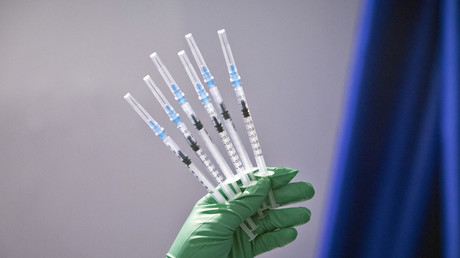 Des seringues contenant le vaccin contre le Covid-19 de Pfizer/BioNTech à Salé, au Maroc, le 5 octobre 2021 (image d'illustration)