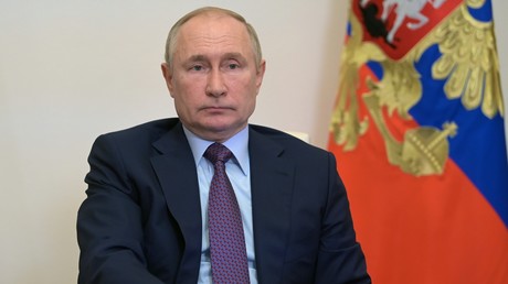 Le président russe, photographié lors d'une réunion de haut niveau sur les questions énergétiques menée en visioconférence depuis la résidence présidentielle de Novo-Ogarevo près de Moscou le 6 octobre.