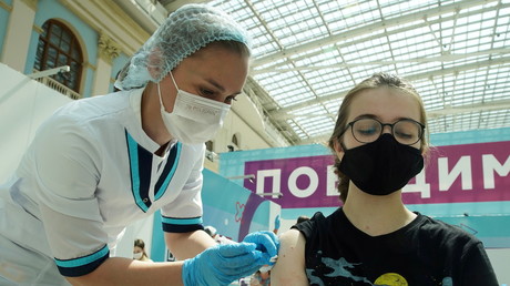 Une Russe se fait vacciner à Moscou (image d'illustration).