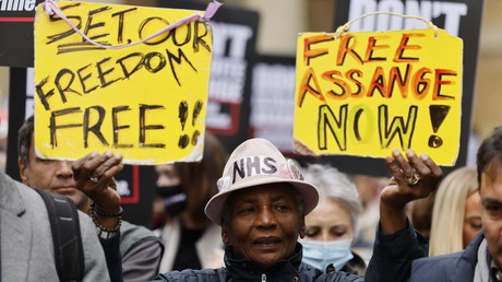 Une manifestante en soutien à Julian Assange, le 23 octobre 2021 à Londres.