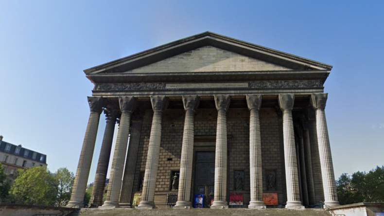 Paris : tensions entre «Mamans louves» et forces de l'ordre devant l'église de la Madeleine