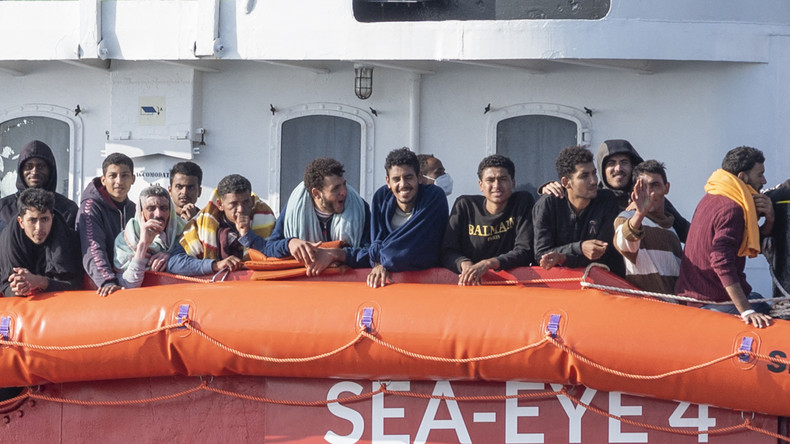 Le Sea Eye 4 débarque 800 migrants en Sicile avec l'accord des autorités italiennes