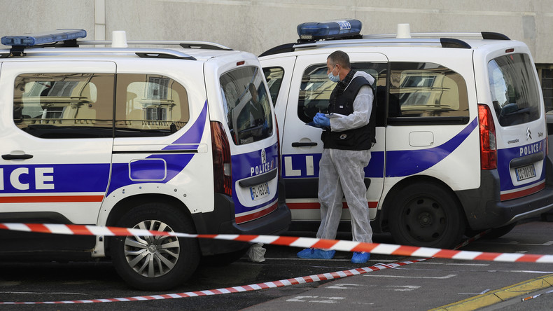 Policiers attaqués au couteau à Cannes : trois interpellations dans l'entourage de l'assaillant