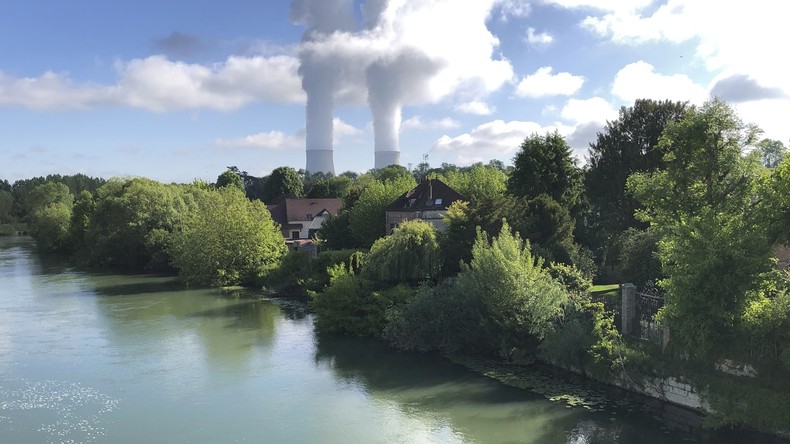 Emmanuel Macron : la France va relancer la construction de réacteurs nucléaires