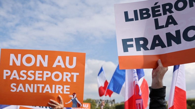 Troisième dose, pass sanitaire : des milliers d'opposants de retour dans la rue