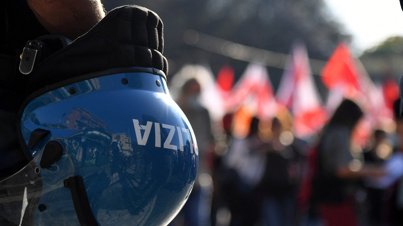 Italie : perquisitions chez des anti-pass sanitaire accusés de planifier des actions violentes