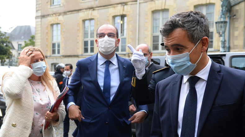 «On est tous humains» : Attal défend Castex et Darmanin, critiqués pour un oubli de gestes barrières