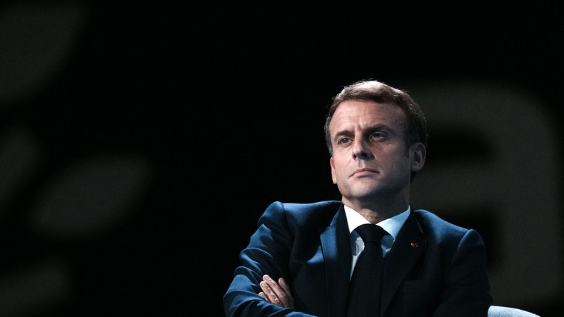 Macron : 3e dose de vaccin pour le pass si c'est «efficace et nécessaire pour les autres publics»