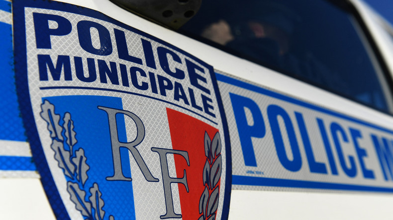Mantes-la-Jolie : deux voitures de la police municipale incendiées (IMAGES)