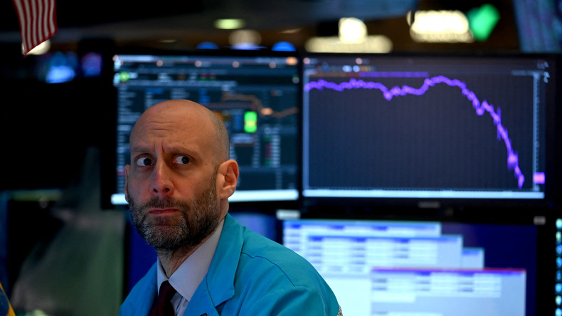 Covid-19 : le nouveau variant fait plonger les bourses et les cours du pétrole