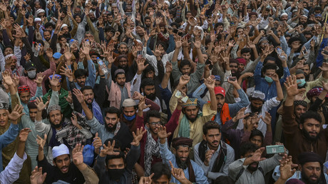 Des partisans du TLP, lors d'une marche réclamant la libération de leur leader à Muridke (Pakistan), le 24 octobre 2021 (image d'illustration).