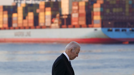 Joe Biden au port de Baltimore, dans le Maryland au Etats-Unis le 10 novembre 2021.