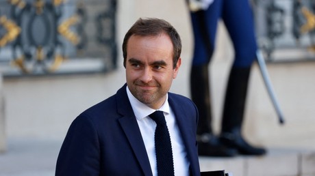 Sébastien Lecornu quittant l'Elysée après le Conseil des ministres le 27 octobre 2021.