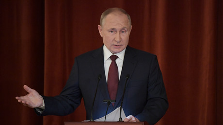 Vladimir Poutine s'exprime lors d'une lors d'une réunion au ministère russe des Affaires étrangères, le 18 novembre 2021.