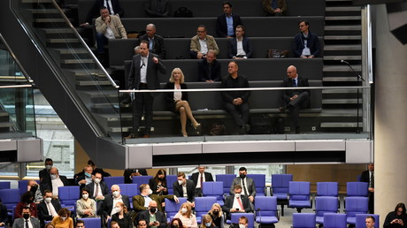 Martin Sichert, membre du parti Alternative pour l'Allemagne (AfD), prend la parole au Bundestag le 18 novembre 2021.