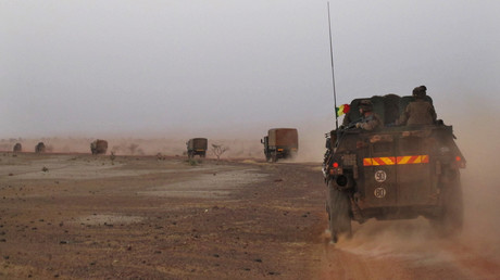 Un convoi de l'armée française part de Tombouctou sur la route de Gao au Mali, le 7 février 2013 (image d'illustration).
