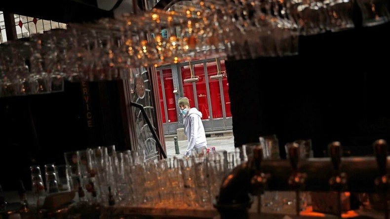 Un décret interdit de danser dans les bars et restaurants pendant un mois