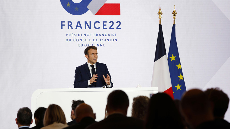 «Soumission» : un journaliste basé à Bruxelles raille ses confrères présents au discours de Macron