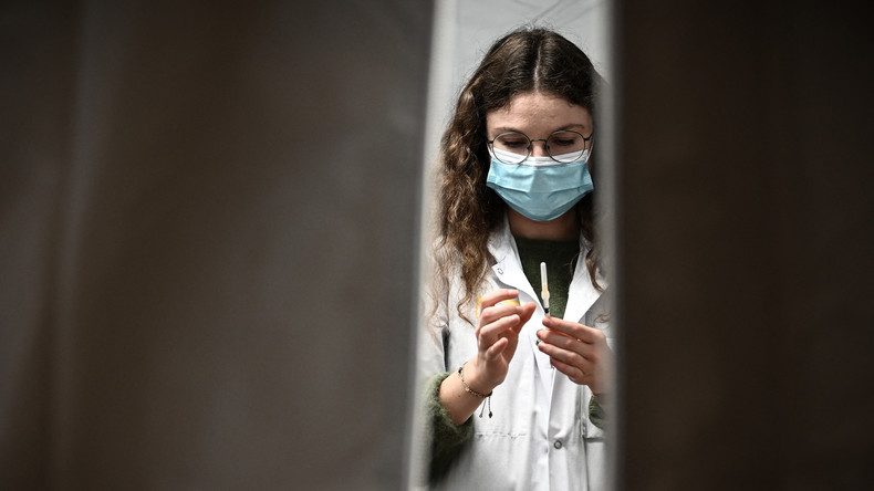 Un projet de loi transformant le pass sanitaire en pass vaccinal présenté au Parlement début janvier