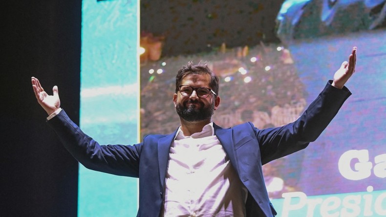 Les candidats de gauche à la présidentielle française saluent la victoire de Gabriel Boric au Chili