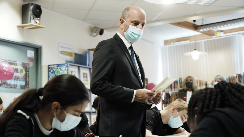 Des tests nécessaires pour revenir en classe après un cas positif ? Le cabinet de Blanquer temporise