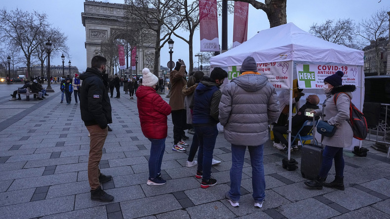 Plus de 200 000 nouvelles contaminations au Covid-19 en France, nouveau record