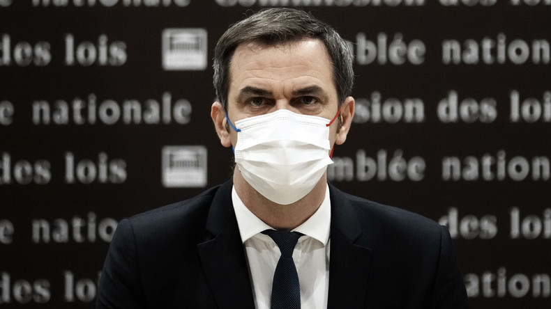 Pour Véran, certains non vaccinés sont «enkystés» dans une contestation proche du «délire»