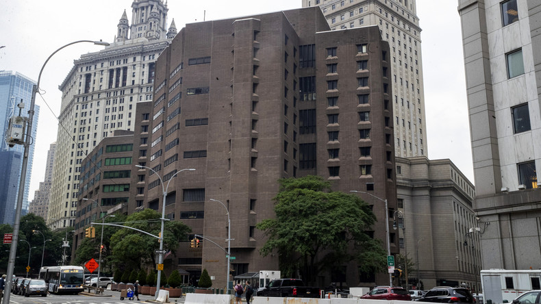 Abandon des poursuites contre les gardiens chargés de surveiller Jeffrey Epstein la nuit de sa mort