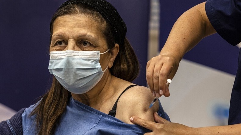 Israël commence à administrer une quatrième dose de vaccin aux personnes vulnérables