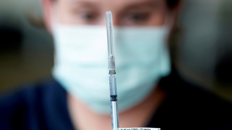 Les experts réunis par le ministère japonais de la Santé le 4 décembre ont recommandé d'apposer la mention «effets secondaires graves» sur les vaccins anti-Covid (image d'illustration).