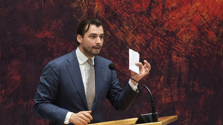 Thierry Baudet, s'adressant au parlement à La Haye, aux Pays-Bas, le 2 avril 2021 (image d'illustration).