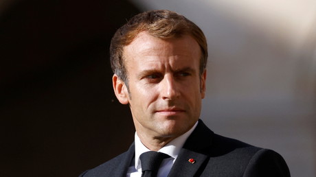 Le président français Emmanuel Macron assiste à un hommage national au caporal-chef Maxime Blasco, tué au combat au Mali lors d'une opération de la force anti-djihadiste française Barkhane, à l'hôtel des Invalides à Paris le 29 septembre 2021.